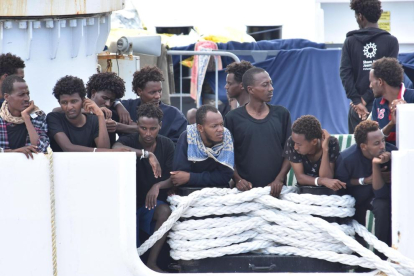 Immigrants a bord del ‘Diciotti’, a Itàlia.