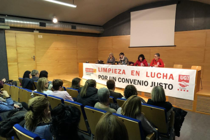 Assemblea de delegades sindicals del sector, ahir, a Lleida.