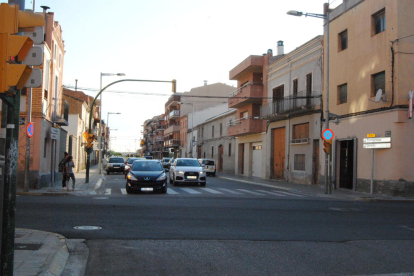 El fuego se inició en la calle Ferran Puig de Mollerussa. 