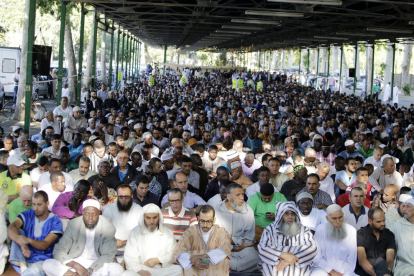 Musulmanes leridanos, el pasado mes de junio durante el rezo en los Camps Elisis del final del Ramadán.