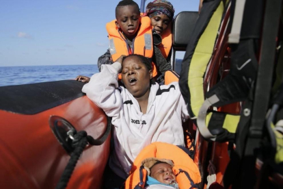 Imagen de inmigrantes rescatados por Open Arms.