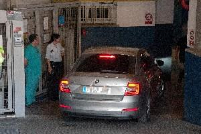 Dolors Bassa visita a su madre en un hospital de Girona durante dos horas