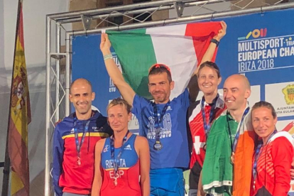 Anna Vallverdú, con su medalla de oro lograda en el Europeo.