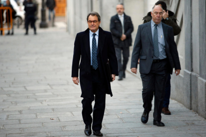 L’expresident de la Generalitat, Artur Mar, ahir, a l’arribar al Tribunal Suprem.