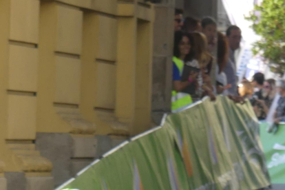 Roger Mirabet, el pasado fin de semana en el Estatal de A Coruña durante la carrera a pie y a la derecha en el tramo de ciclismo.