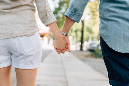 Els joves tenen la seua primera parella als 12 anys, segons un estudi