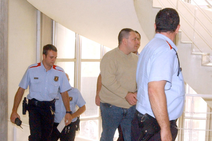 Imagen de archivo de Cots Saleta en los juzgados de Lleida tras un arresto en septiembre de 2003. 