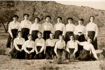 Les primeres noies que es van incorporar a l'Orfeó (1954).