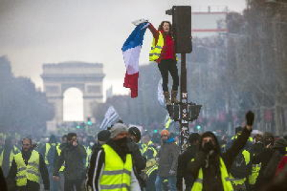 La manifestació francesa contra l'alça del carburant degenera en violència