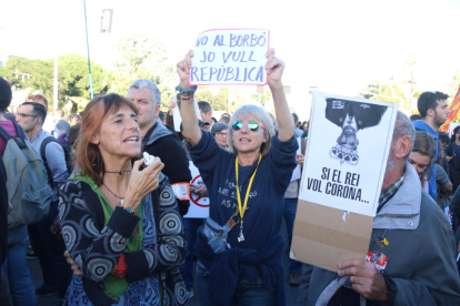 Manifestants aquest dilluns a la tarda a l'avinguda Diagonal de Barcelona.