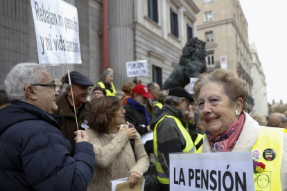 Una protesta en defensa de las pensiones ante el Congreso.