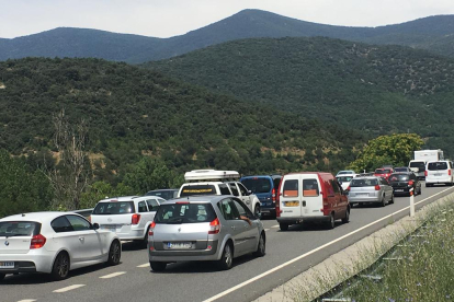 Cues de fins a deu quilòmetres per accedir a Andorra amb cotxe