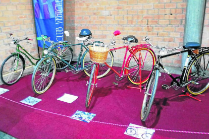 Una de les novetats d’enguany és una exposició de bicicletes antigues entre les quals destaca una de la Guàrdia Civil.