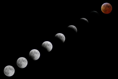 Arriba, imagen de archivo de un eclipse lunar. Abajo, secuencia del que tuvo lugar en 2007.