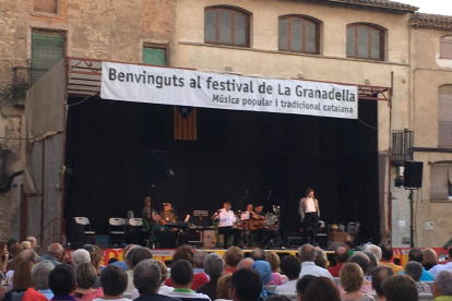La plaça de la Vila de la Granadella es va omplir en l’últim concert.