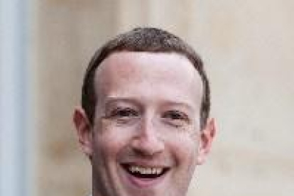 Acusen Zuckerberg de crear un 