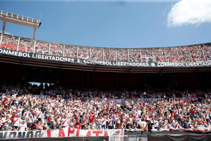 Els aficionats de River Plate, a les grades de l’estadi Monumental de Buenos Aires.
