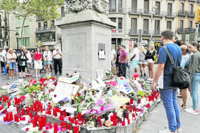 Vista del memorial de homenaje a las víctimas en Barcelona. 
