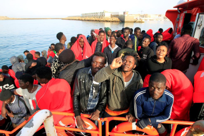 Minicumbre - La cumbre extraordinaria sobre migración y asilo convocada ayer en Bruselas puso a prueba la unidad de los socios comunitarios. Así, únicamente participaron 16 de los 28 Estados miembros, tras la negativa de los países del grupo de ...