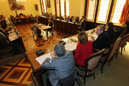 Imagen del pleno de la Diputación, que se celebró ayer.