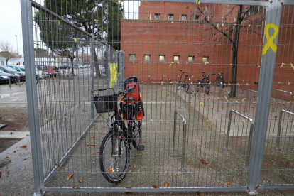 El recinto vallado del campus de Agrónomos para bicicletas.