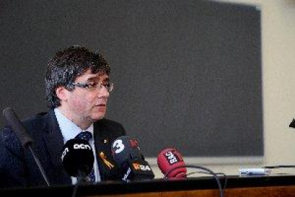 Puigdemont dice que mantendrá la acta de diputado