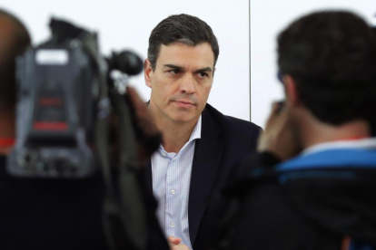 Pedro Sánchez, en un moment de la roda de premsa per explicar la moció de censura a Rajoy.