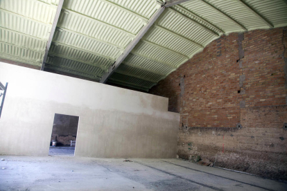 L’espai en obres de l’antic escorxador que acollirà la sala dedicada a la processó.