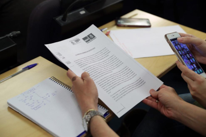 El documento de la moción de censura registrado por el PSOE en el Congreso.