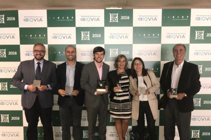 Momento en que responsables leridanos del hospital recogen los premios en Madrid.