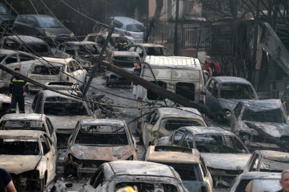 La xifra de morts en els incendis de Grècia ascendeix a 74 i la de ferits a 187
