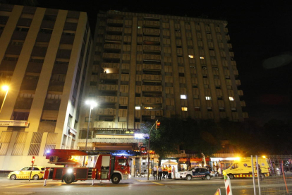 L’incendi es va declarar en un pis de la cinquena planta del número 1 de la plaça Espanya.