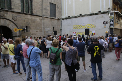 Carles Puigdemont y Quim Torra responden a la prensa tras su reunión en Waterloo. 