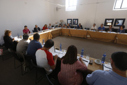 Un instante de la reunión de patrimonio, ayer en el Roser. 