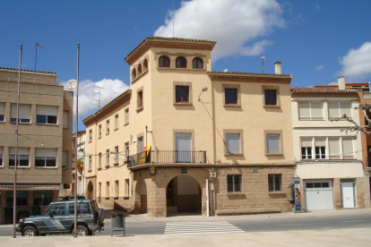 El ayuntamiento de La Granadella, en el centro de la población.
