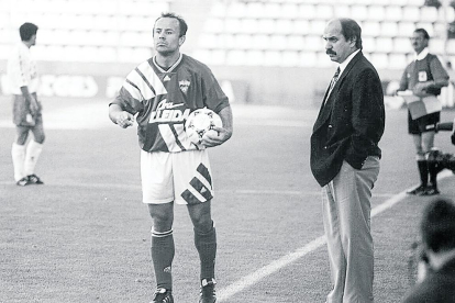 Virgilio, al costat de Mané, en la seua etapa al Lleida als 90.