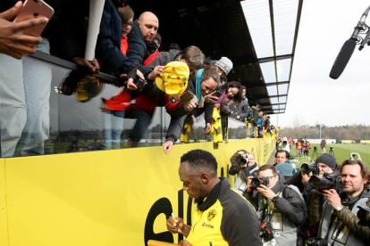 Usain Bolt se entrena con la plantilla del Borussia Dortmund ante 1.400 espectadores