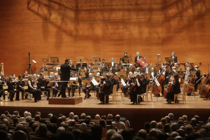Un moment del concert de l’Orquestra Simfònica del Vallès que va tenir lloc ahir a l’Auditori.