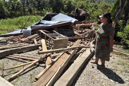 Un tsunami fueteja dos ciutats d'Indonèsia després d'un terratrèmol de 7,5 graus