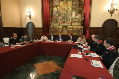 A la junta van participar representants de la Guàrdia Urbana, Mossos, Guàrdia Civil i Policia Nacional.