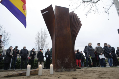Vista de la escultura instalada en Lleida en honor a los deportados a los campos de concentración nazis. 