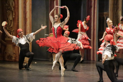 Un moment de la representació de ‘Don Quijote’, ahir al Teatre de la Llotja de Lleida.