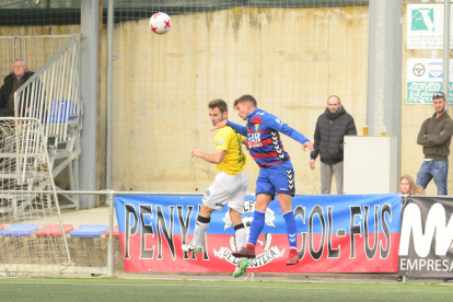 Els jugadors del Lleida, ahir de groc, celebren el gran gol aconseguit per Javi López que suposava el 0-3.