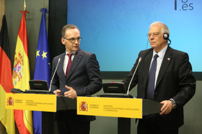 El ministro de Asuntos Exteriores alemán, Heiko Maas, y su homólogo español, Josep Borrell.