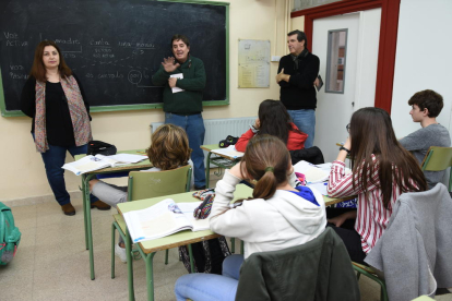 Classe magistral de García Montero a l’institut Josep Lladonosa