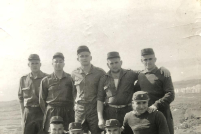 Els 10 lleidatans que van fer la mili al campament d'Hoya Fría, el 1969.