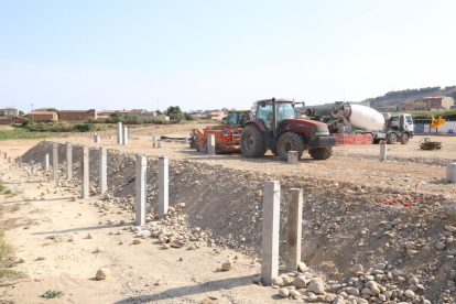 Els terrenys on la Generalitat ja construeix la nova escola.