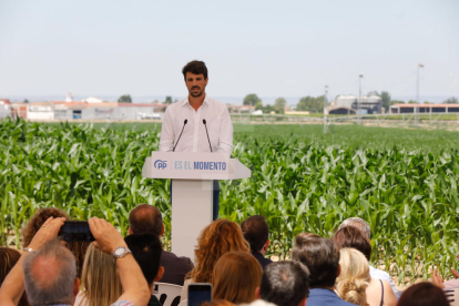 Presentó ayer en Gimenells el programa de los populares para la agricultura y la industria agroganadera y aseguró que “el agua será prioridad número uno” si gobierna