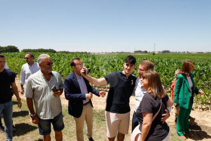 Presentó ayer en Gimenells el programa de los populares para la agricultura y la industria agroganadera y aseguró que “el agua será prioridad número uno” si gobierna