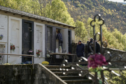 Les restes de Jordi Riba descansen des d’ahir al panteó de la família al cementiri d’Alins.